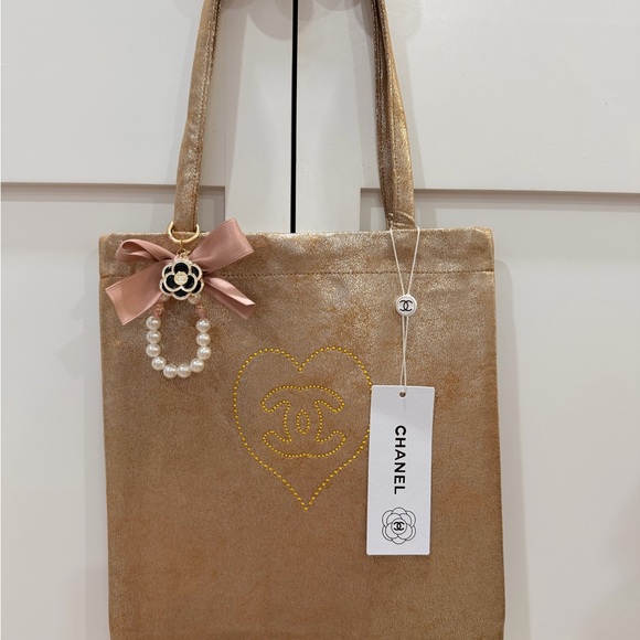 Chanel Uniform Handbags - (Last one !!)Chanel (employee exclusive)
Golden Tote Bag PLUS **Camila keychain